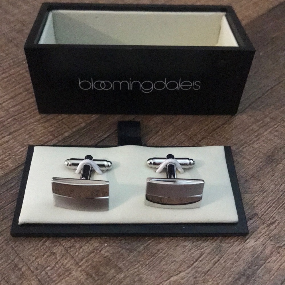 NWOT BLOOMINGDALES SILVER CUFF LINKS